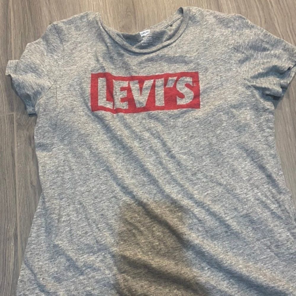 Levi’s tee 